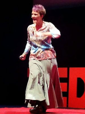 LisaLee-web-Ted-walk-320x408